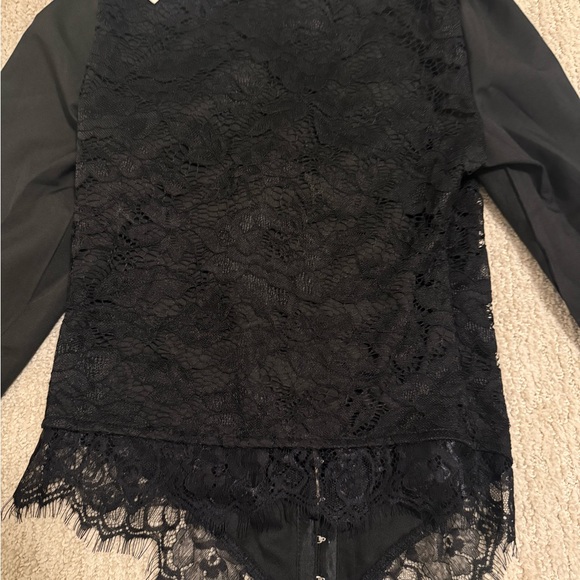 Women’s Urisme Black Lace Blouse w/Clasps and Bell Sleeves
Size Small - Picture 3 of 11